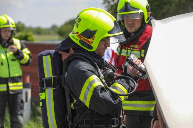 Fahrzeugpanne: Vermeintlicher PKW-Brand auf Wiener Strae bei Marchtrenk sorgte fr Feuerwehreinsatz