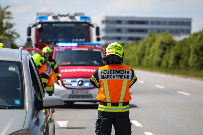 Fahrzeugpanne: Vermeintlicher PKW-Brand auf Wiener Strae bei Marchtrenk sorgte fr Feuerwehreinsatz