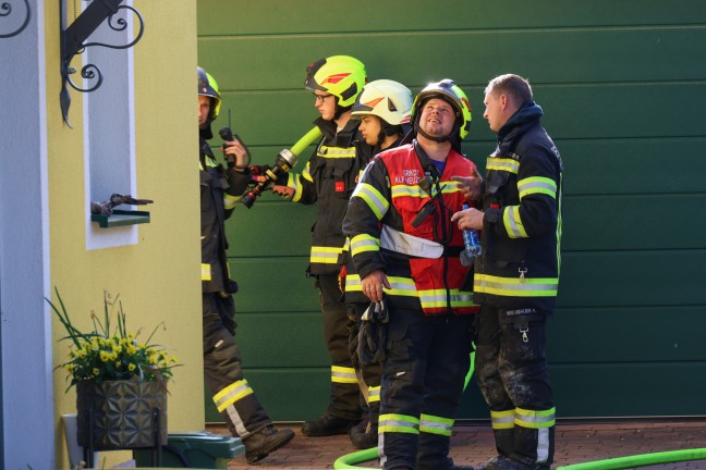 Vier Feuerwehren bei Zimmerbrand in einem Einfamilienhaus in Sierning im Einsatz