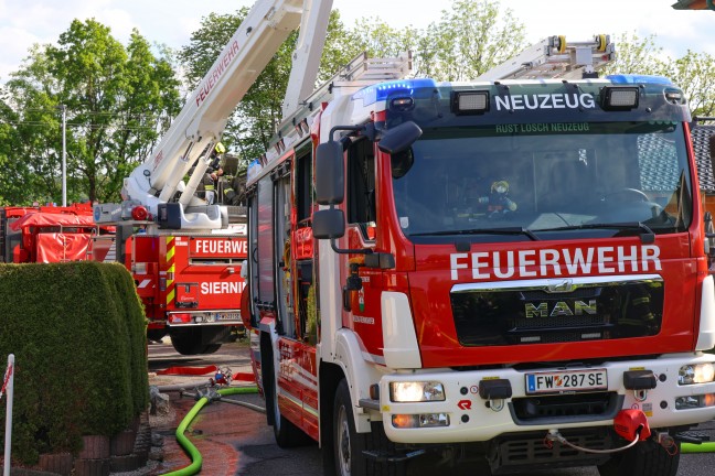 Vier Feuerwehren bei Zimmerbrand in einem Einfamilienhaus in Sierning im Einsatz