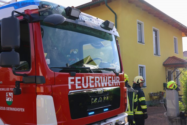 Vier Feuerwehren bei Zimmerbrand in einem Einfamilienhaus in Sierning im Einsatz