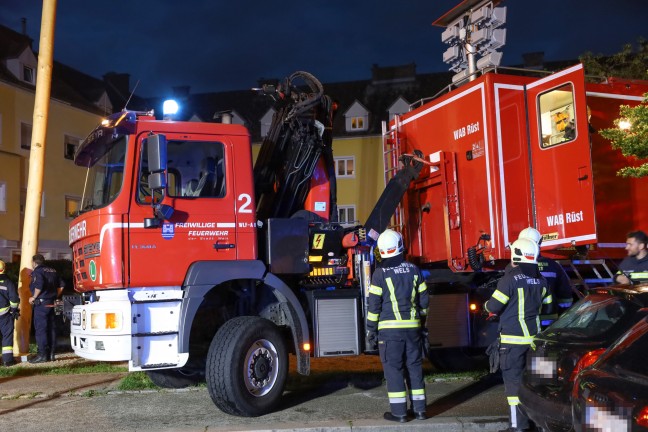 Gewitter mit strkeren Sturmben versetzte Maibaum in Wels-Vogelweide in Schieflage