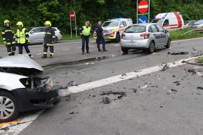 Schwerer Kreuzungsunfall auf Wallerner Strae in Pichl bei Wels fordert zwei Verletzte