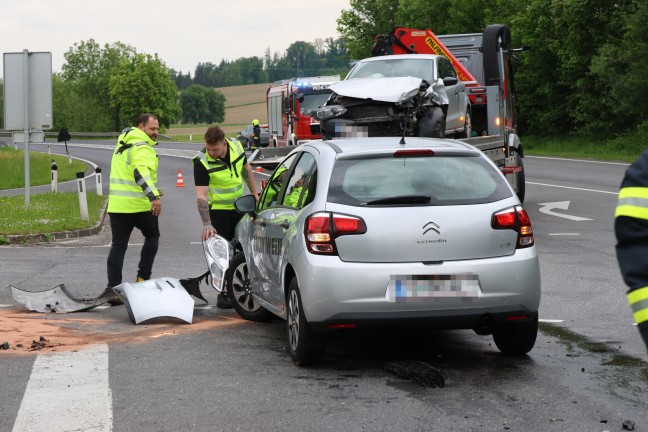 Schwerer Kreuzungsunfall auf Wallerner Strae in Pichl bei Wels fordert zwei Verletzte