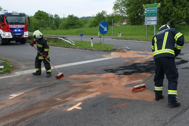 Schwerer Kreuzungsunfall auf Wallerner Strae in Pichl bei Wels fordert zwei Verletzte