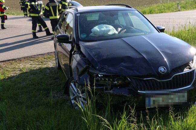 Kreuzungskollision zwischen zwei PKW in Pennewang