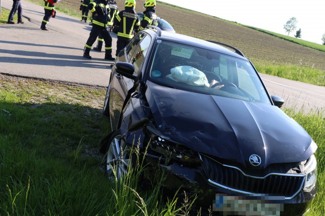 Kreuzungskollision zwischen zwei PKW in Pennewang