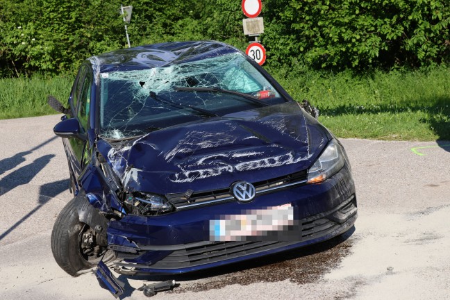 Autolenkerin überschlug sich bei Bad Wimsbach-Neydharting mit PKW