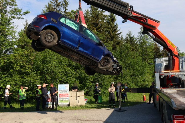 Autolenkerin überschlug sich bei Bad Wimsbach-Neydharting mit PKW