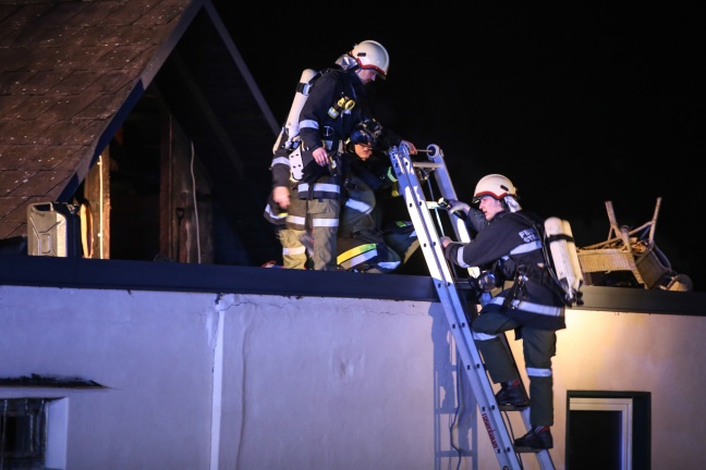 Sechs Feuerwehren bei Wohnhausbrand in Waizenkirchen im Einsatz