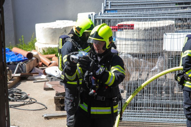 Zwei Feuerwehren bei Brand eines Containers in Marchtrenk im Einsatz
