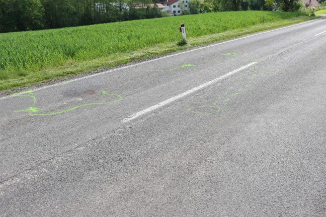 Tdlicher Motorradunfall: Motorradlenker nach Sturz in Taiskirchen im Innkreis von Auto berrollt