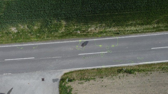 Tdlicher Motorradunfall: Motorradlenker nach Sturz in Taiskirchen im Innkreis von Auto berrollt