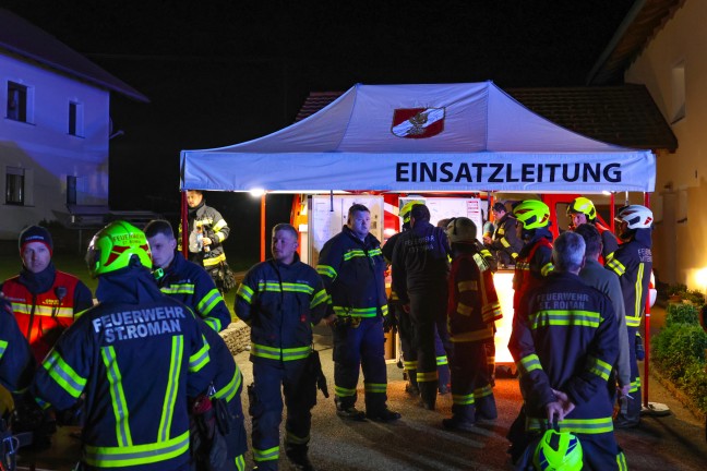 Zehn Feuerwehren bei Brand eines Wirtschaftsgebudes in Kopfing im Innkreis im Einsatz