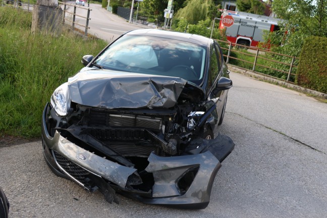 Kreuzungscrash zwischen zwei PKW in Buchkirchen