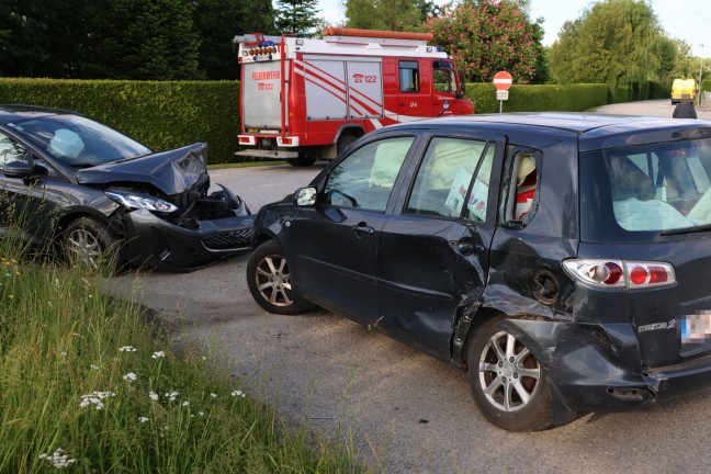 Kreuzungscrash zwischen zwei PKW in Buchkirchen