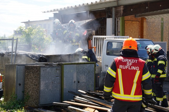 Drei Feuerwehren bei Brand in Leonding im Einsatz