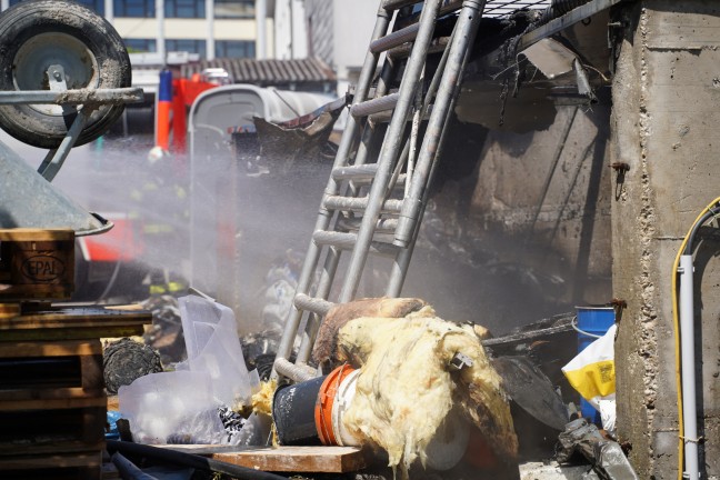 Drei Feuerwehren bei Brand in Leonding im Einsatz