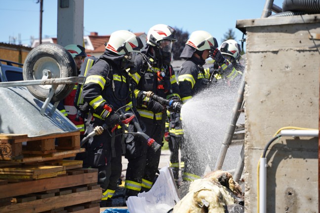 Drei Feuerwehren bei Brand in Leonding im Einsatz