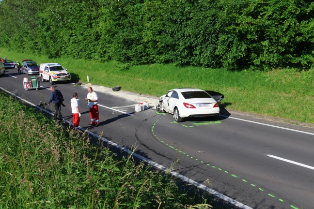 Sieben teils Schwerverletzte bei folgenschwerem Crash auf Kremstalstrae bei Ansfelden