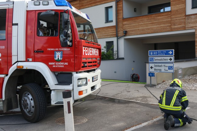 Brand eines Autos in einer Tiefgarage eines Mehrparteienwohnhauses in Schrfling am Attersee