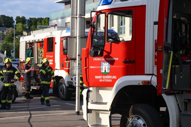 Brand eines Autos in einer Tiefgarage eines Mehrparteienwohnhauses in Schrfling am Attersee