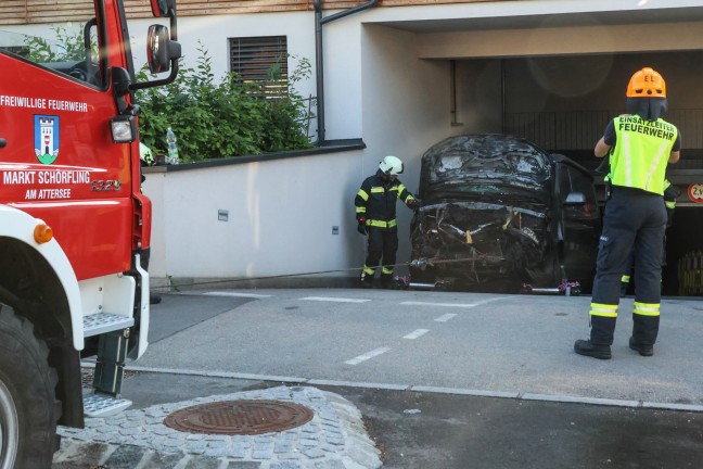 Brand eines Autos in einer Tiefgarage eines Mehrparteienwohnhauses in Schrfling am Attersee