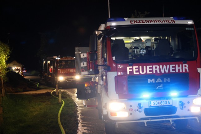 Neun Feuerwehren bei Brand eines alten Stadels in Diersbach im Einsatz