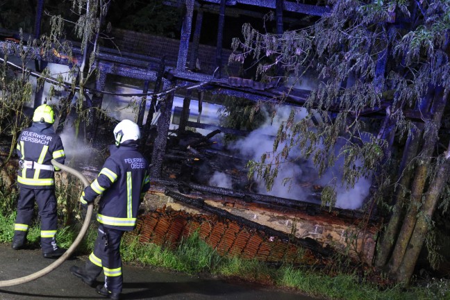 Neun Feuerwehren bei Brand eines alten Stadels in Diersbach im Einsatz