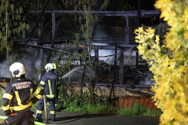 Neun Feuerwehren bei Brand eines alten Stadels in Diersbach im Einsatz