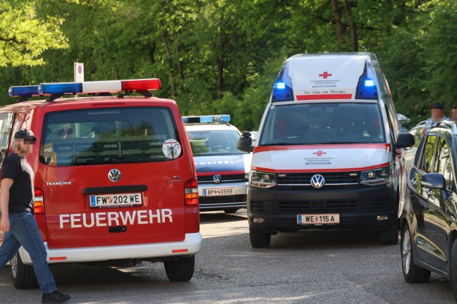 Schaulustige im Weg: Einsatz bei angebranntem Kochgut in einer Wohnung in Wels-Vogelweide