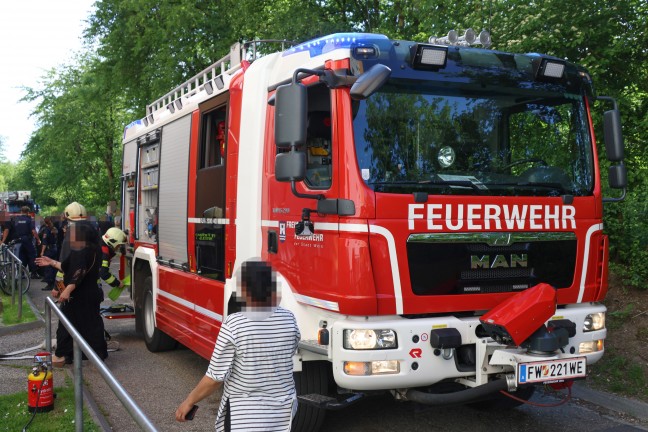 Schaulustige im Weg: Einsatz bei angebranntem Kochgut in einer Wohnung in Wels-Vogelweide