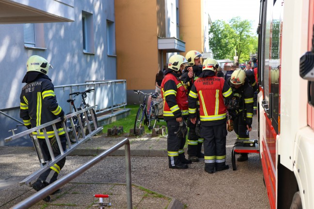 Schaulustige im Weg: Einsatz bei angebranntem Kochgut in einer Wohnung in Wels-Vogelweide