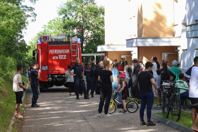 Schaulustige im Weg: Einsatz bei angebranntem Kochgut in einer Wohnung in Wels-Vogelweide