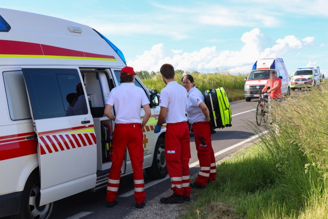 Moped kracht gegen PKW: Verkehrsunfall in Wels-Puchberg fordert drei Verletzte