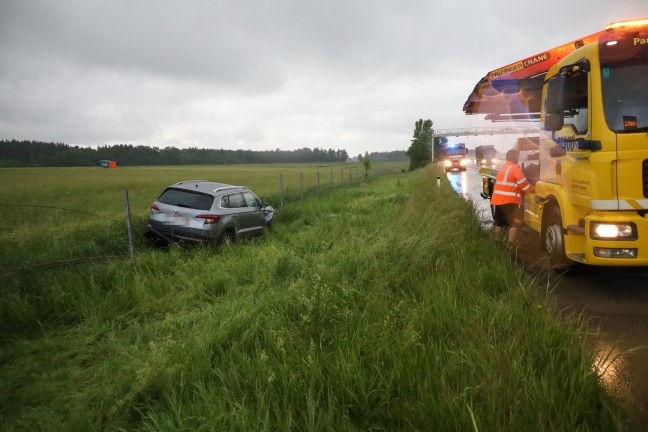 Unfall zwischen Reisebus und PKW auf Westautobahn bei Eggendorf im Traunkreis fordert zwei Verletzte