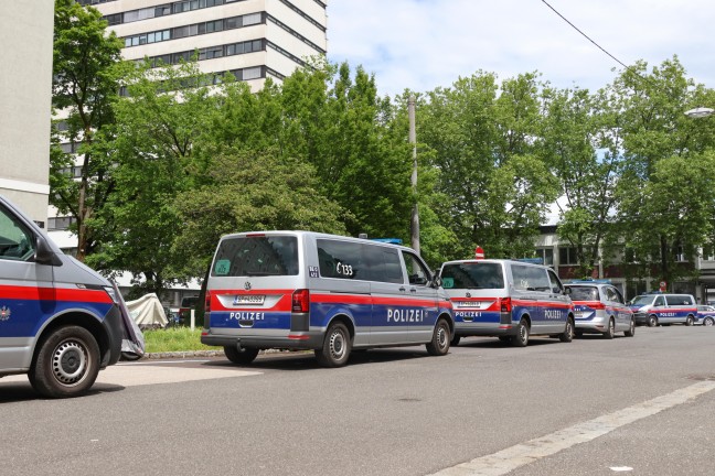 Bombendrohung bei Polizei: Amtsgebude in Linz-Kaplanhof gerumt und durchsucht