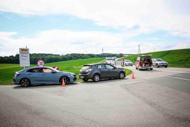 Heftiger Kreuzungscrash zwischen zwei PKW bei Eggelsberg