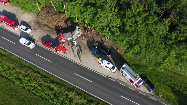 Abgestürzter Schatzsucher durch Höhenretter der Feuerwehr aus Steilhang in Lambach gerettet