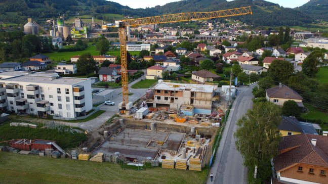 Tödlich verletzt: Arbeiter (54) auf Baustelle in Kirchdorf an der Krems neun Meter tief abgestürzt