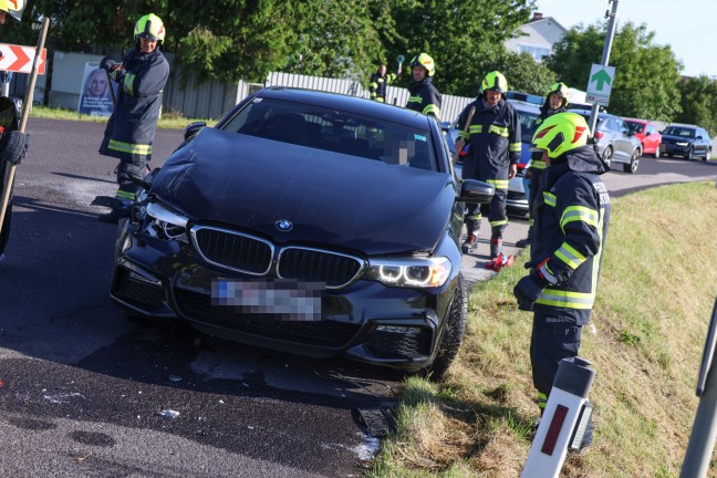 Kreuzungsunfall zwischen zwei PKW in Steinhaus