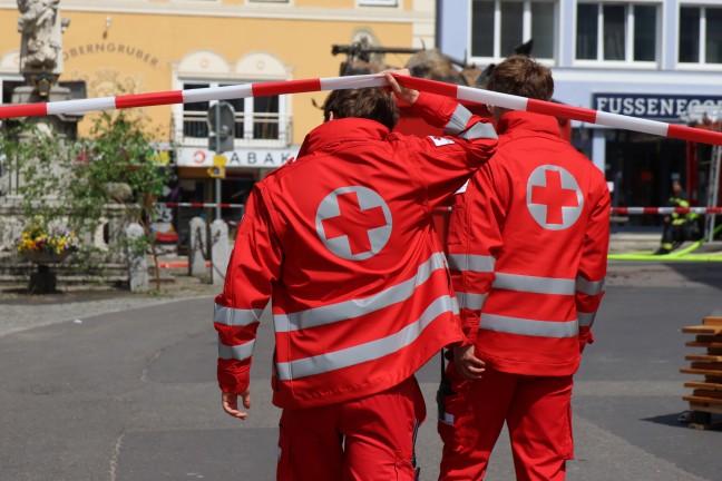 Ein Todesopfer und 14 Verletzte bei Grobrand eines Gebudes im Zentrum von Rohrbach-Berg