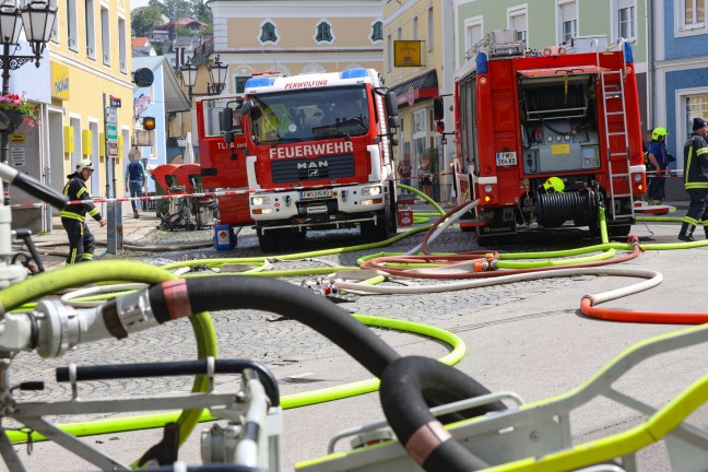 Ein Todesopfer und 14 Verletzte bei Grobrand eines Gebudes im Zentrum von Rohrbach-Berg