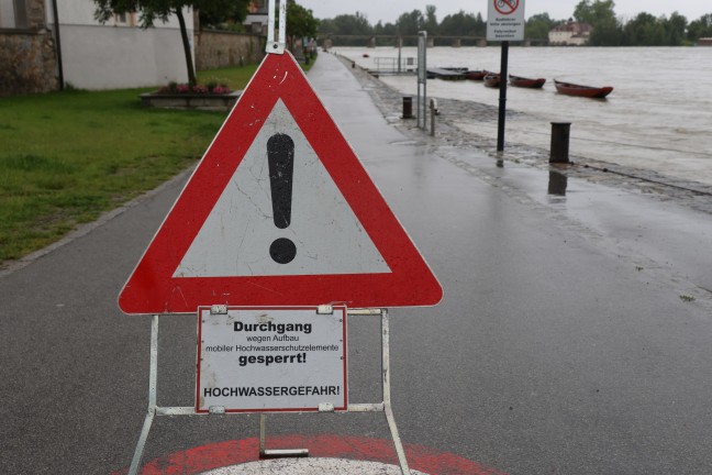 Steigende Pegel: Hochwasserschutz am Inn in Schrding aufgebaut