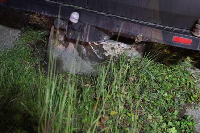 Fahrzeuglenker in Edt bei Lambach mit Kleintransporter verunfallt