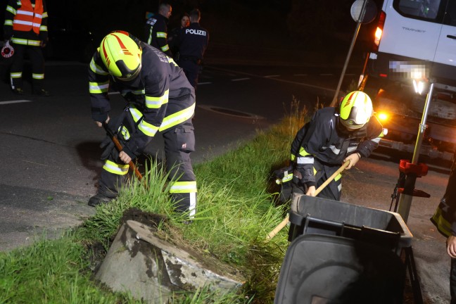 Fahrzeuglenker in Edt bei Lambach mit Kleintransporter verunfallt