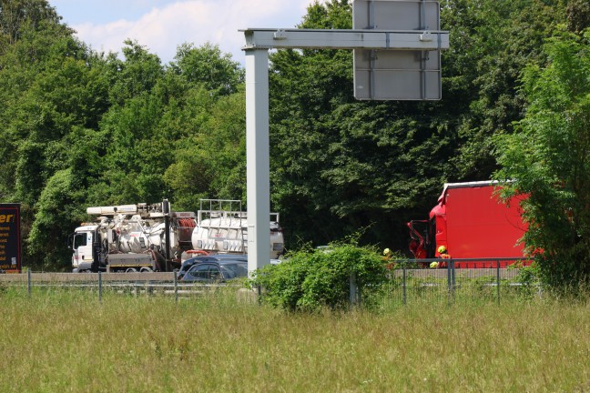 Schwerer LKW-Auffahrunfall auf Westautobahn bei Seewalchen am Attersee