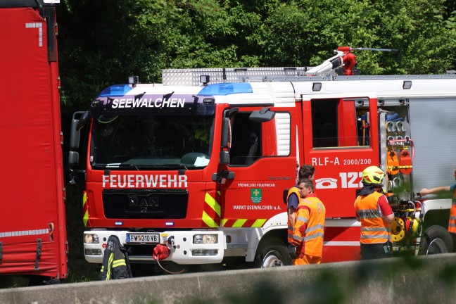 Schwerer LKW-Auffahrunfall auf Westautobahn bei Seewalchen am Attersee