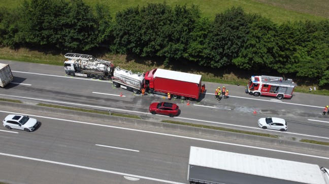 Schwerer LKW-Auffahrunfall auf Westautobahn bei Seewalchen am Attersee