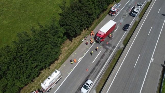 Schwerer LKW-Auffahrunfall auf Westautobahn bei Seewalchen am Attersee